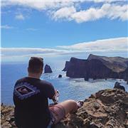 Hola, soy un chico que acaba de terminar segundo de bachillerato y que ofrece su recién experiencia a alumnos desde primaria hasta bachillerato.